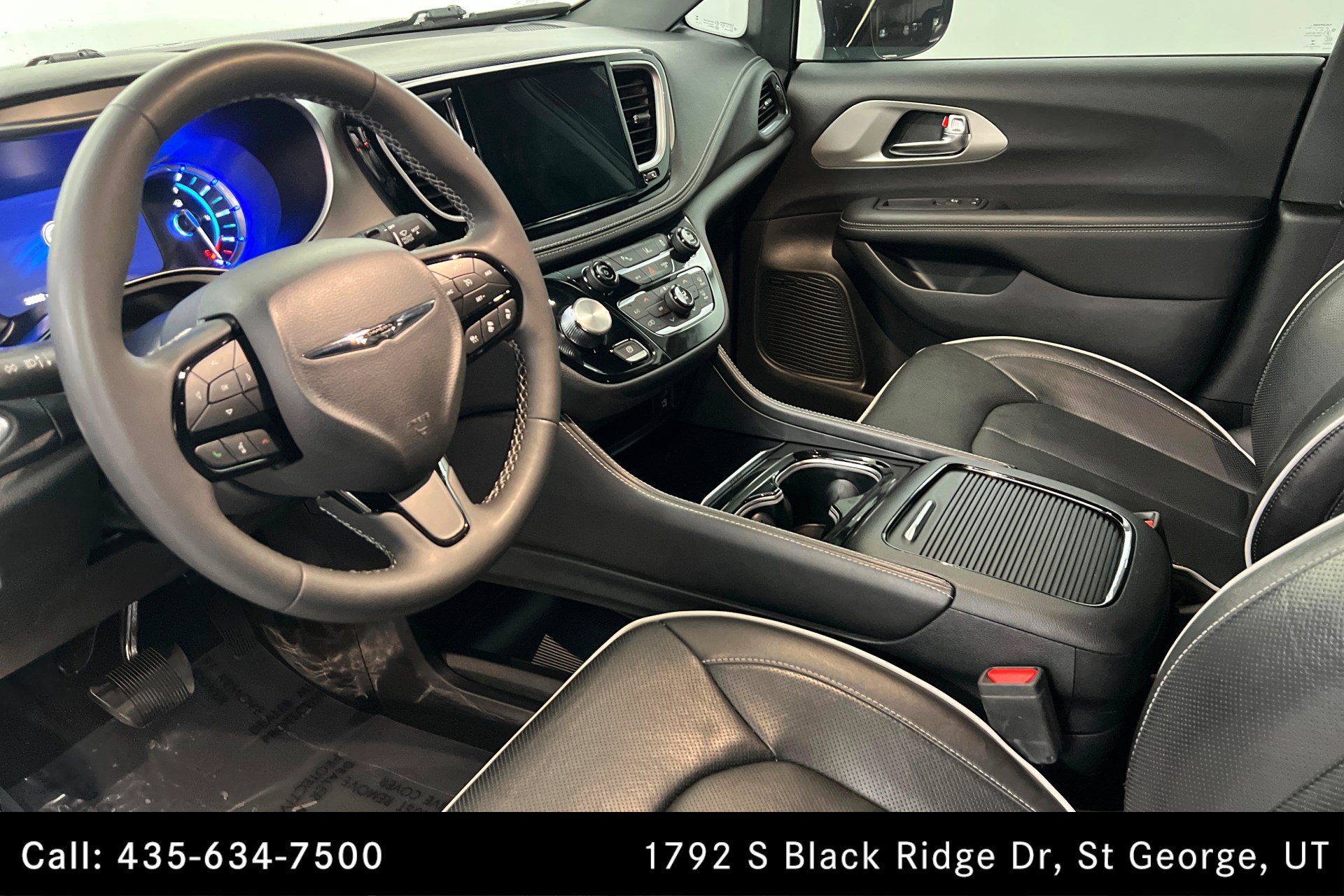 Used 2023 Ceramic Gray Clearcoat Chrysler Hybrid Limited image 16