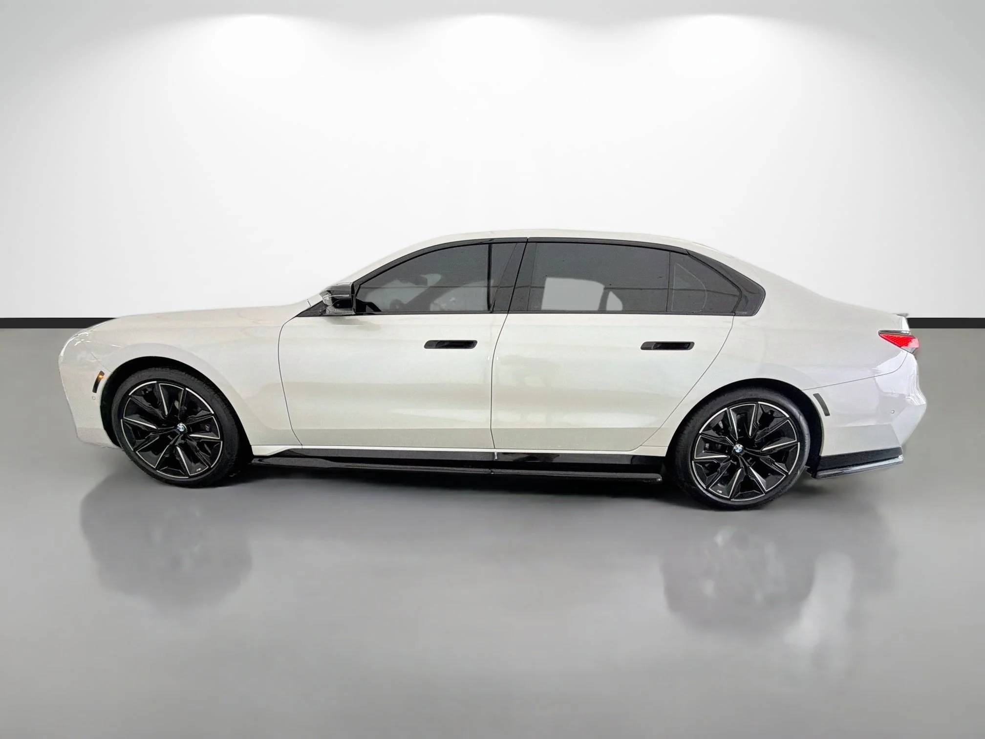 Used 2023 Mineral White Metallic BMW 740i image 6
