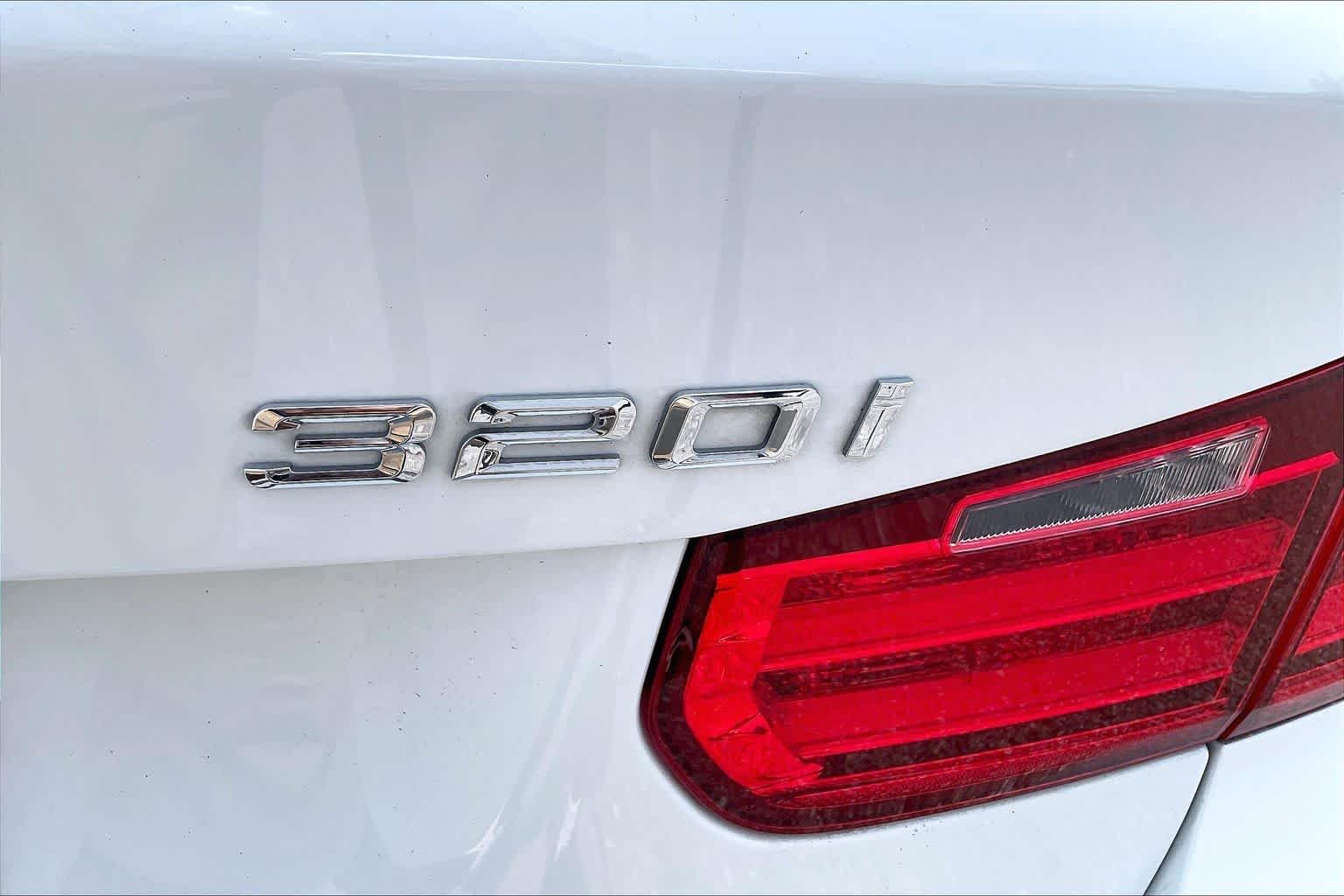 Used 2015 Alpine White BMW 320i xDrive image 31