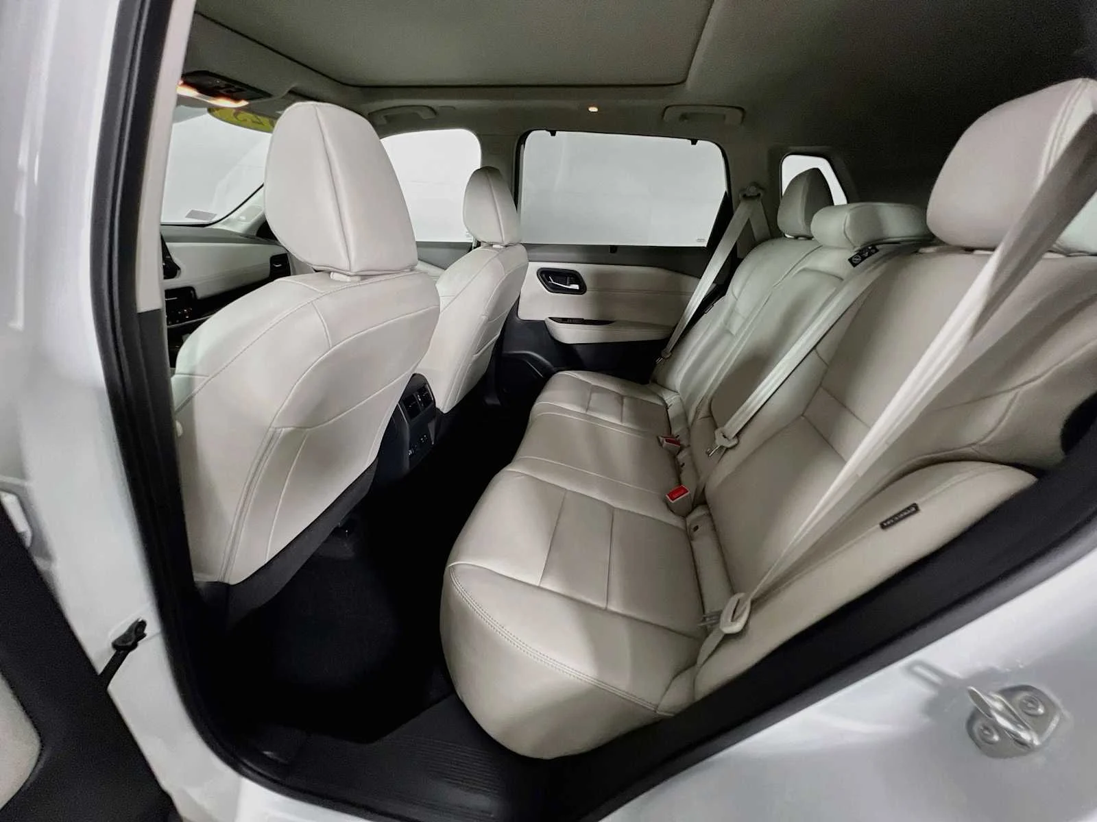 Used 2023 Pearl White Tricoat Nissan SL image 26