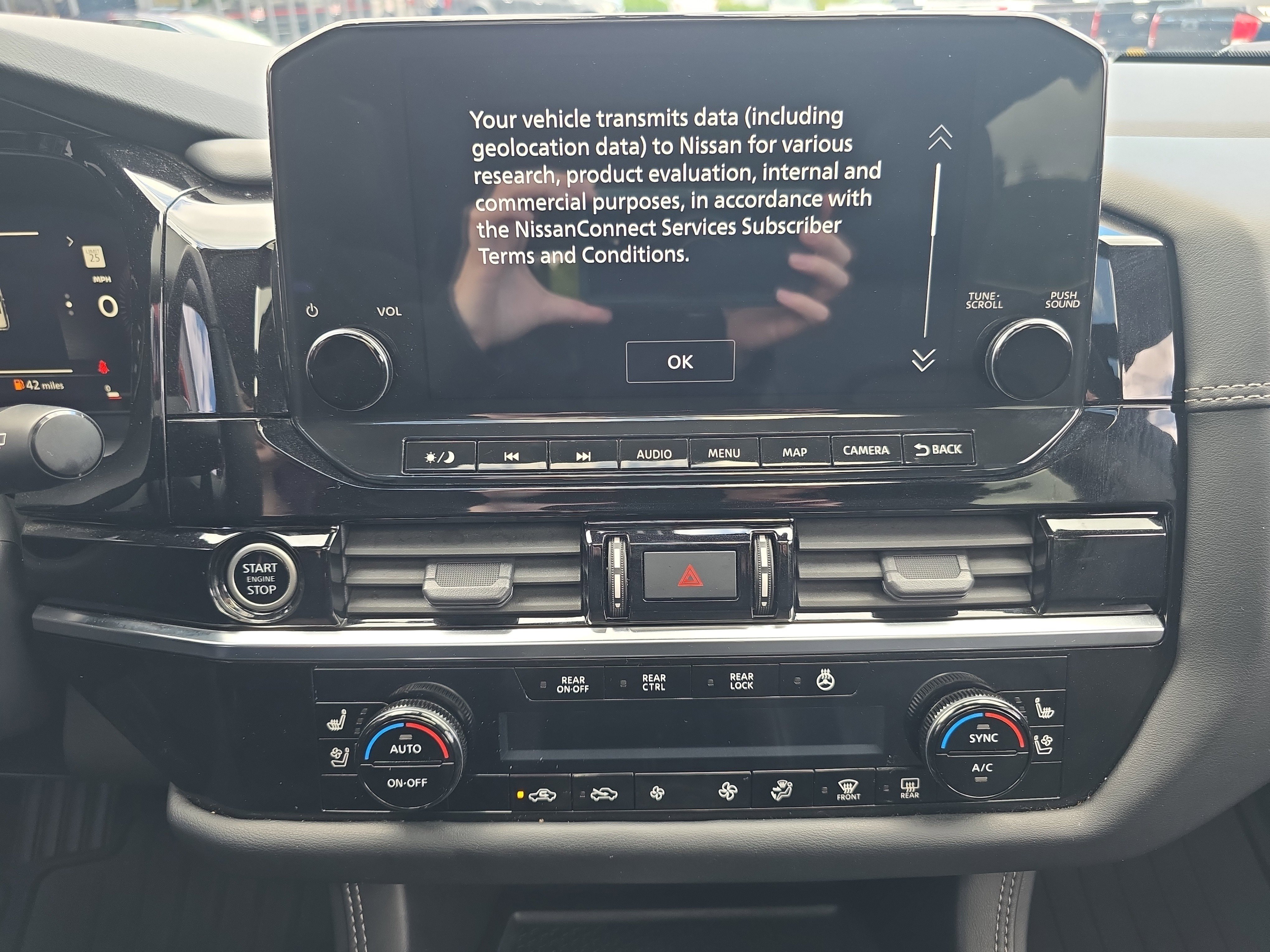 Certified Used 2023 Pearl White Tricoat Nissan Platinum image 24