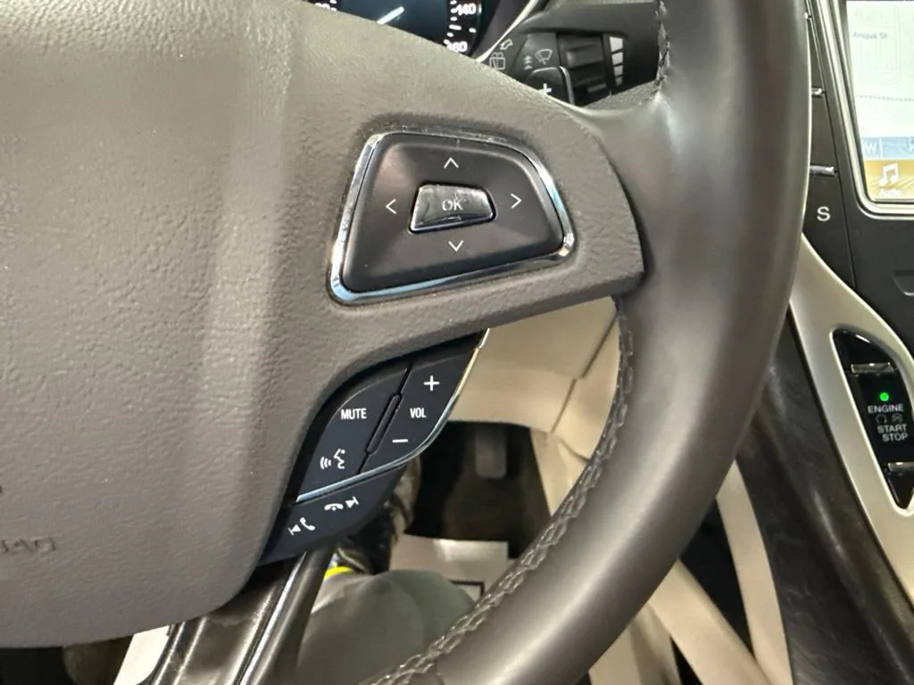 Used 2017 Blue Lincoln Reserve image 22