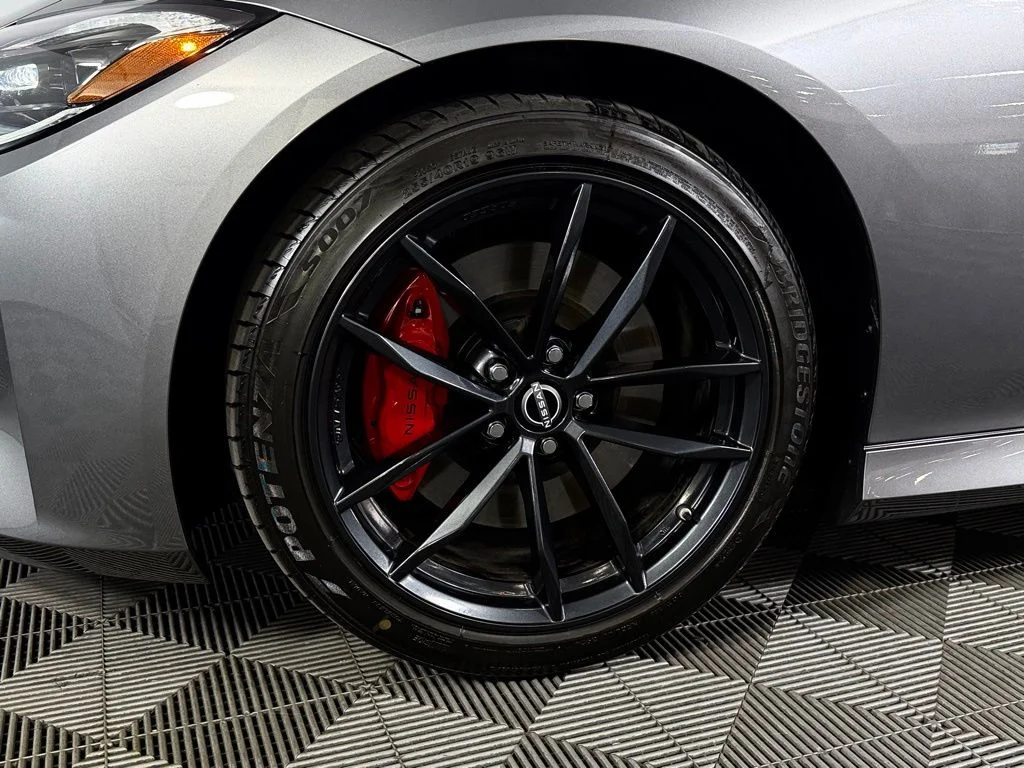 Used 2025 Gray Nissan Performance image 12