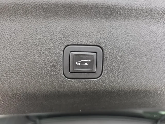 Used 2025 White Chevrolet LT image 35