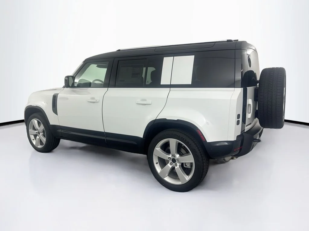 New 2026 Fuji White Land Rover X-Dynamic SE image 6