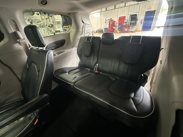 Certified Used 2022 Bright White Clearcoat Chrysler Limited image 31