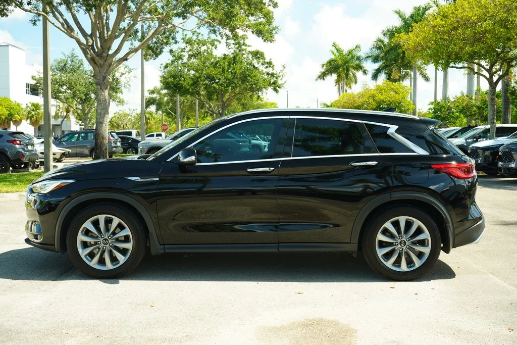 Used 2021 Black INFINITI LUXE image 8