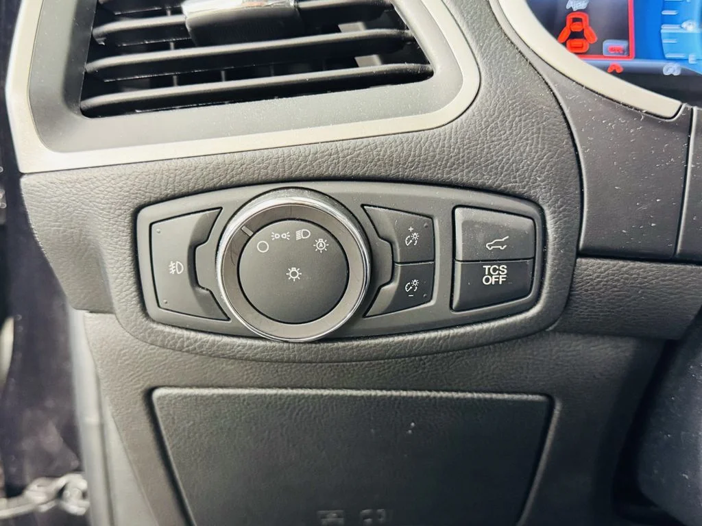 Used 2019 Black Ford SEL image 9
