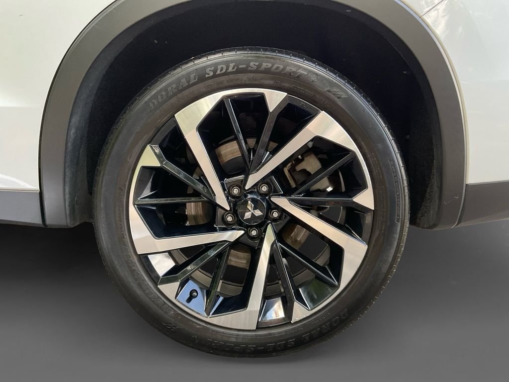 Used 2023 White Mitsubishi SE Special Edition image 8