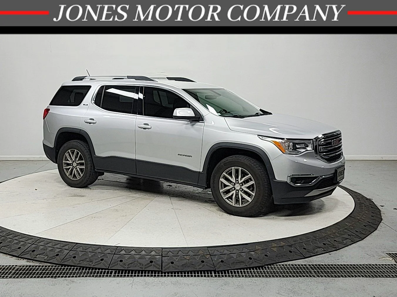 Used 2018 Silver GMC SLE-2 image 1