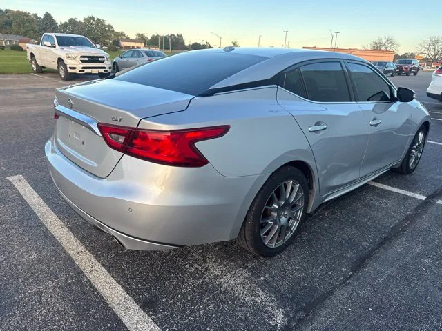 Used 2017 Silver Nissan 3.5 SV image 12