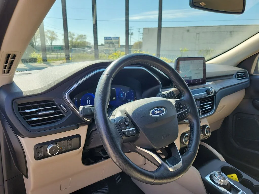 Used 2020  Ford Titanium Hybrid image 22