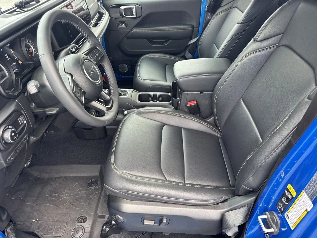 Used 2025 Blue Jeep High Tide image 9