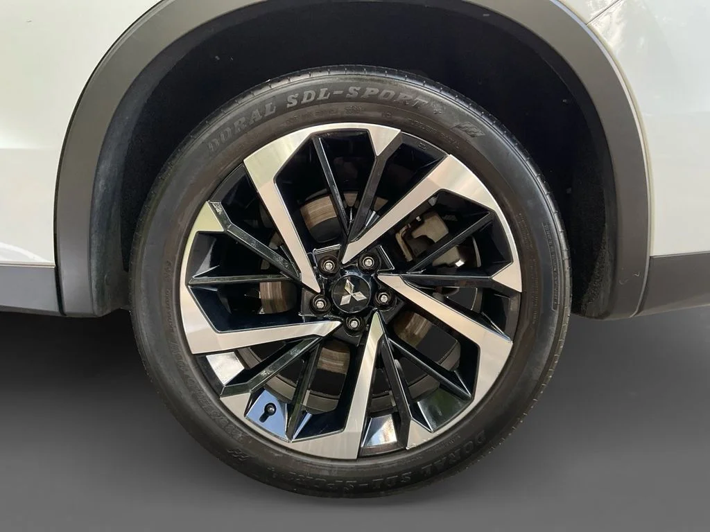 Used 2023 White Mitsubishi SE Special Edition image 8