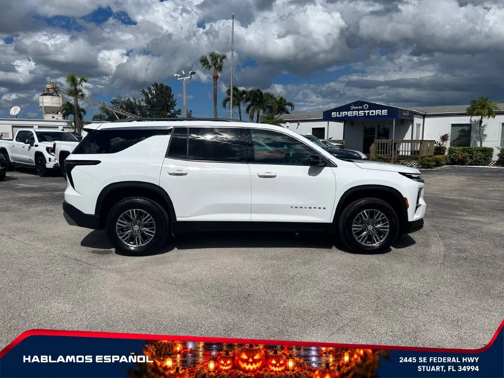 Used 2026 Summit White Chevrolet LT image 4