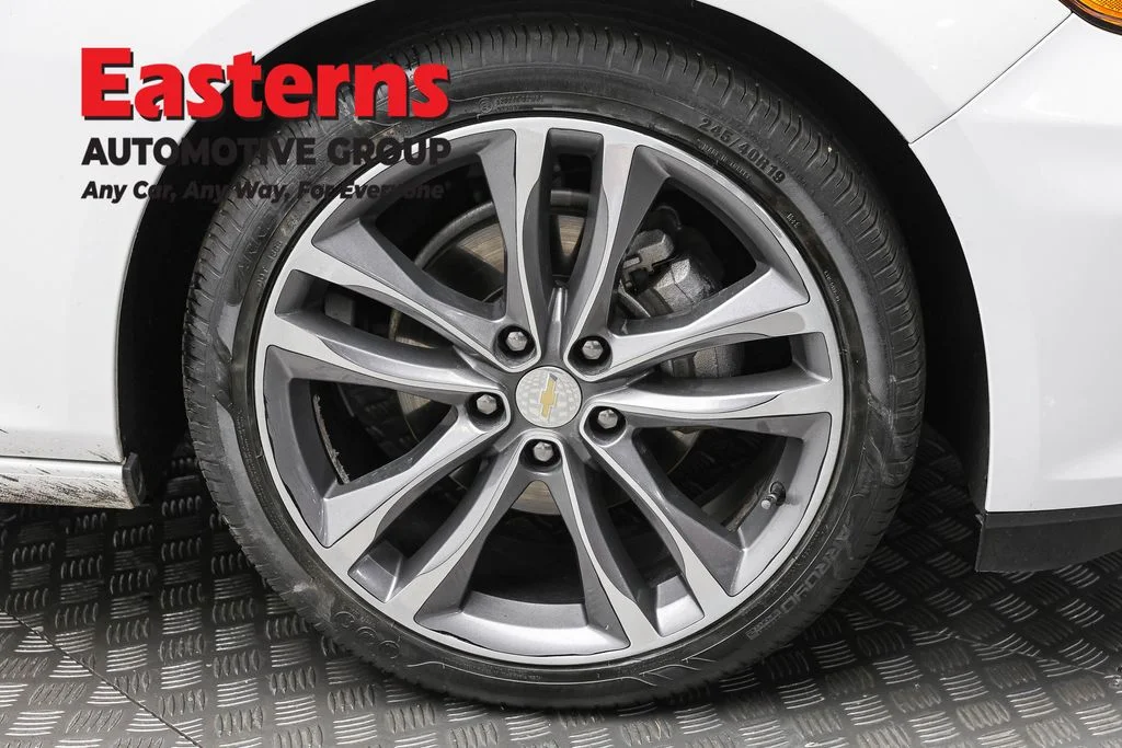 Used 2024 White Chevrolet LT image 33
