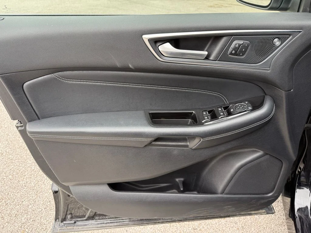 Used 2019 Black Ford Titanium image 14