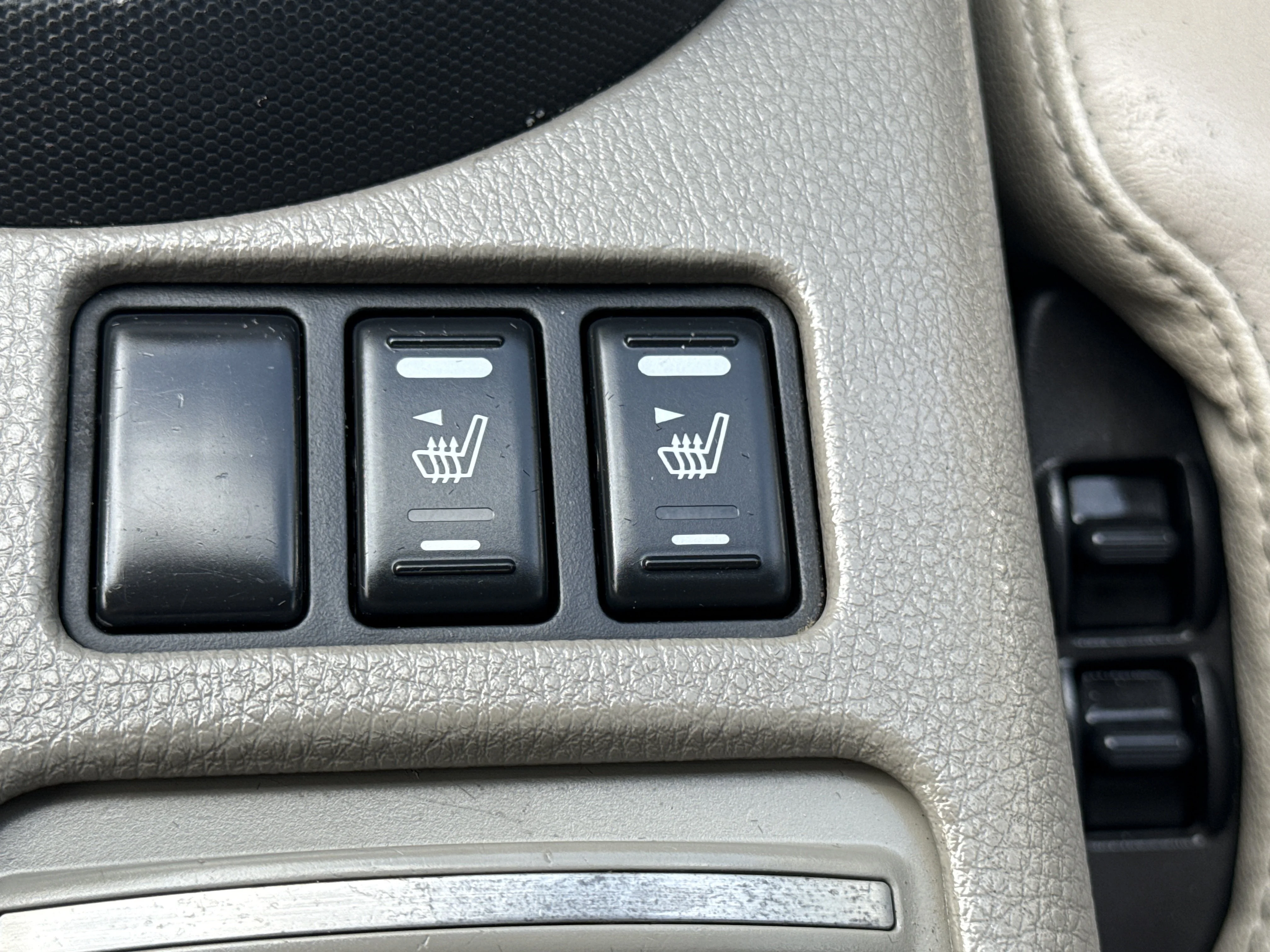 Used 2007 Carbon Silver Metallic Nissan Touring image 14