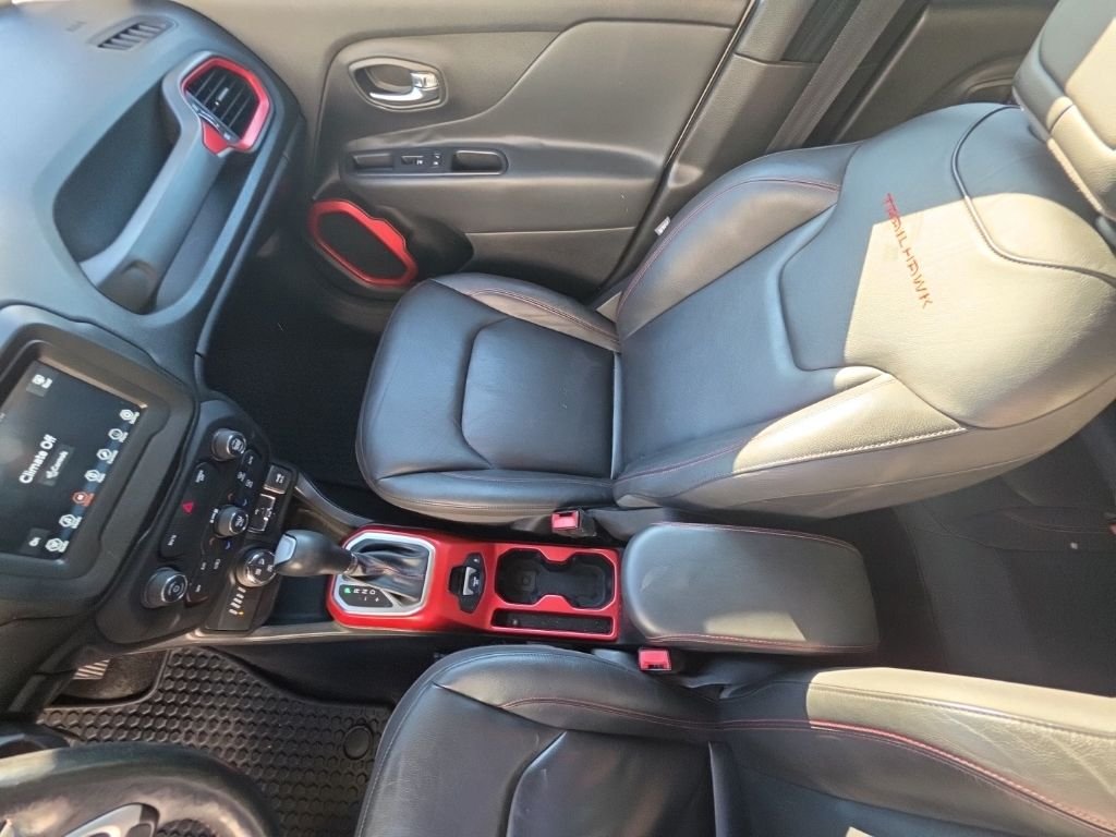 Used 2018 White Jeep Trailhawk image 15