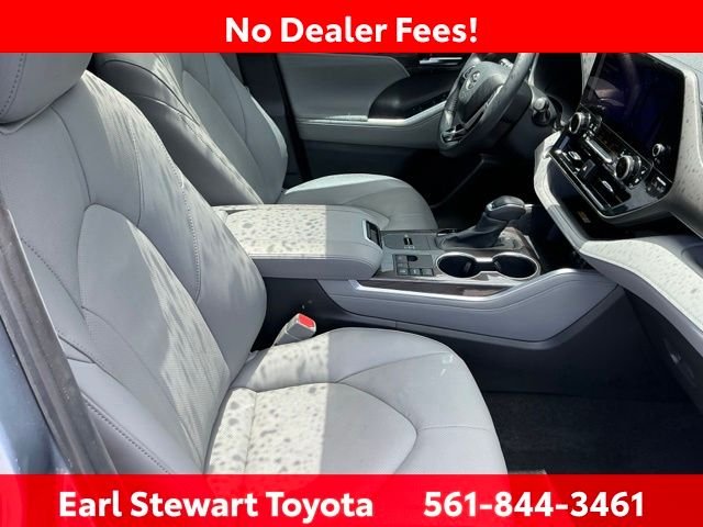 Used 2024  Toyota Limited image 34