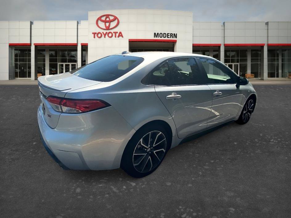 Used 2022 Classic Silver Metallic Toyota SE image 21
