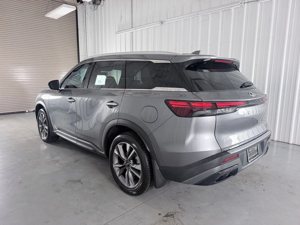 Used 2024 Gray INFINITI LUXE image 8