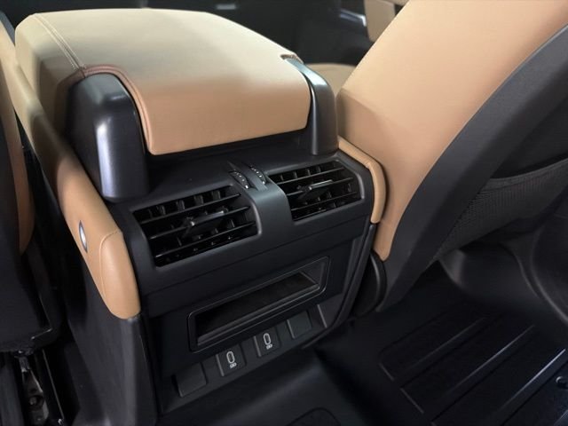 New 2026 Santorini Black Land Rover X-Dynamic SE image 17
