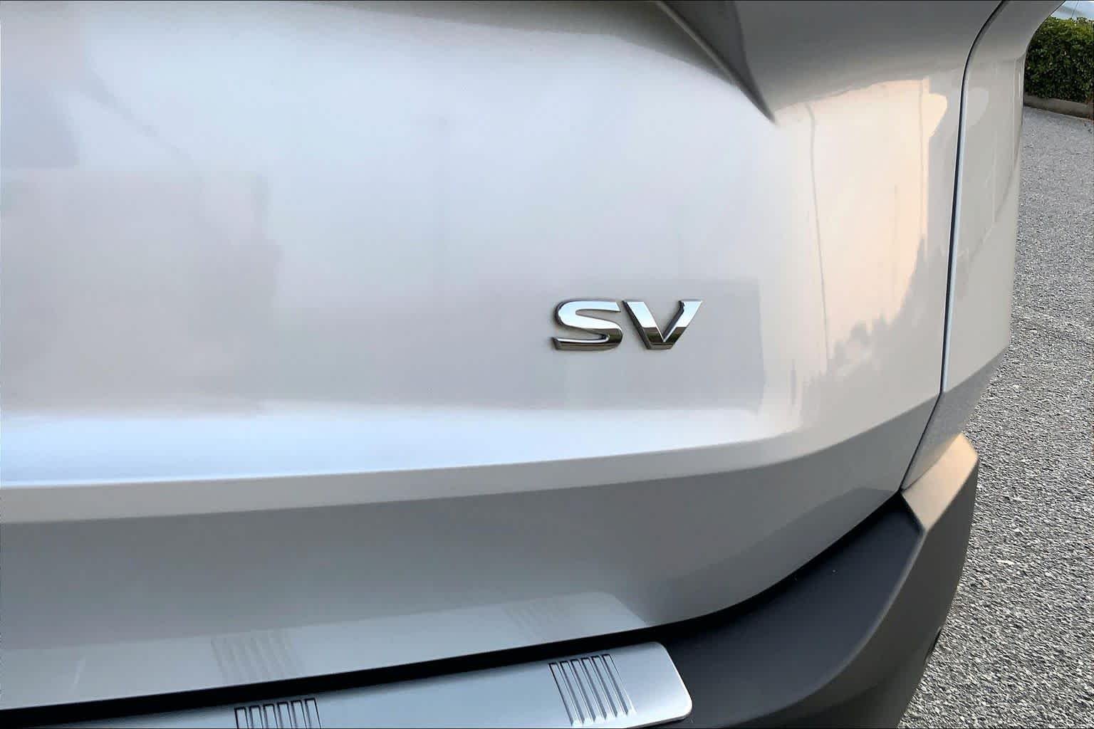 Used 2022 Brilliant Silver Metallic Nissan SV image 9