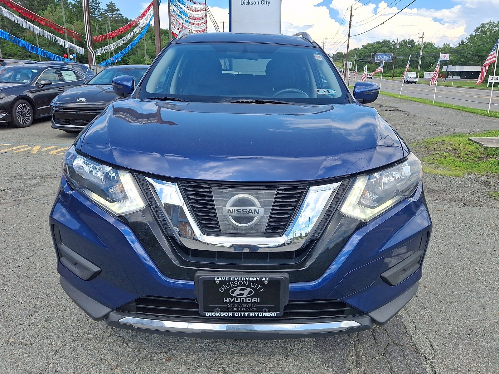 Used 2017 Nissan Rogue SV with VIN KNMAT2MV5HP606331 for sale in Scranton, PA