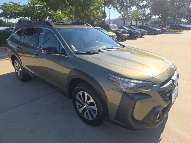 2025 Subaru Outback Premium's photo