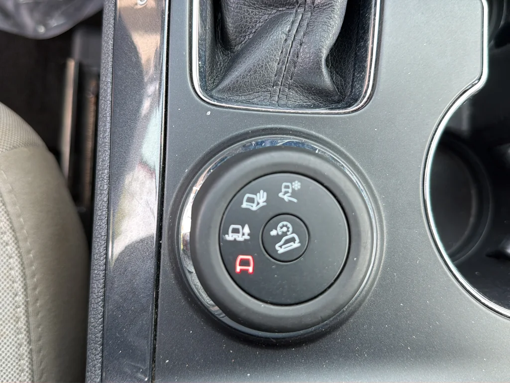 Used 2018 Red Ford XLT image 41