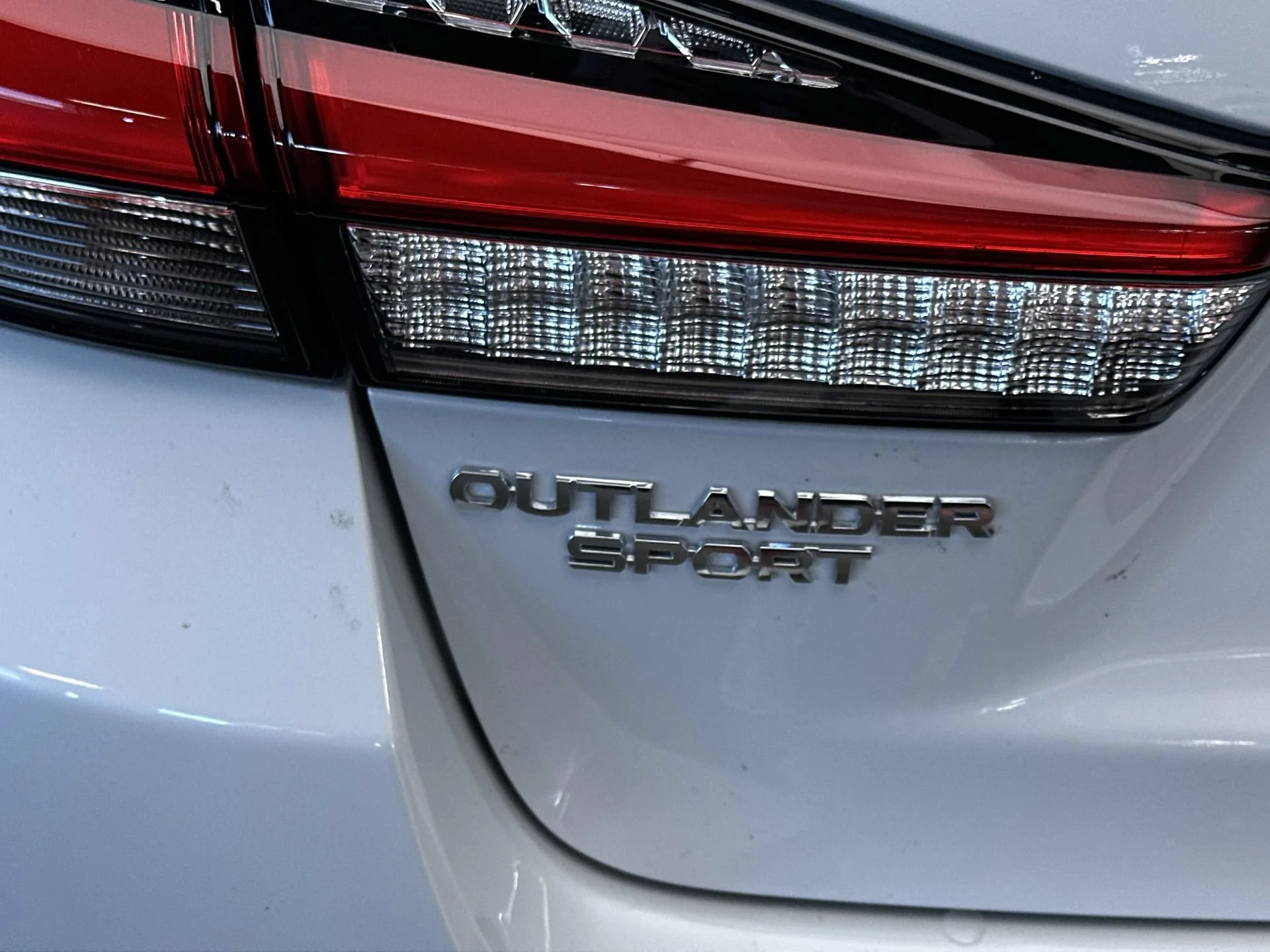 New 2026 White Diamond Mitsubishi ES image 22