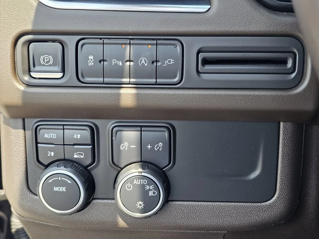 Used 2021 BLACK Chevrolet LT image 18
