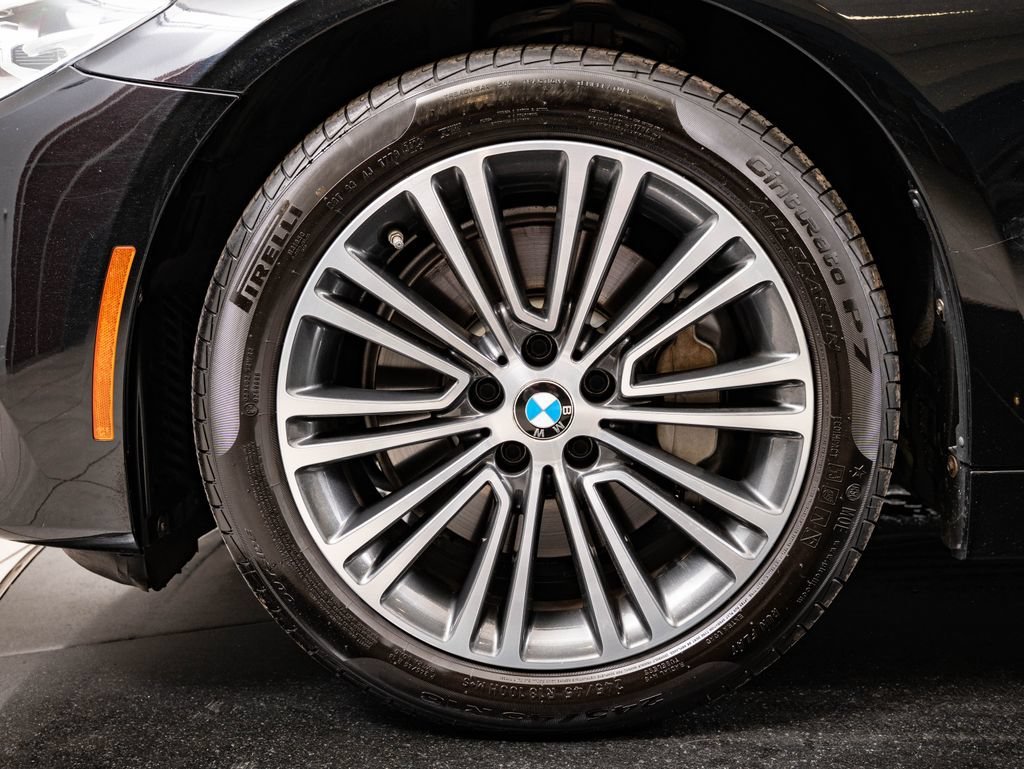 Used 2019 Black Sapphire Metallic BMW 540i image 13