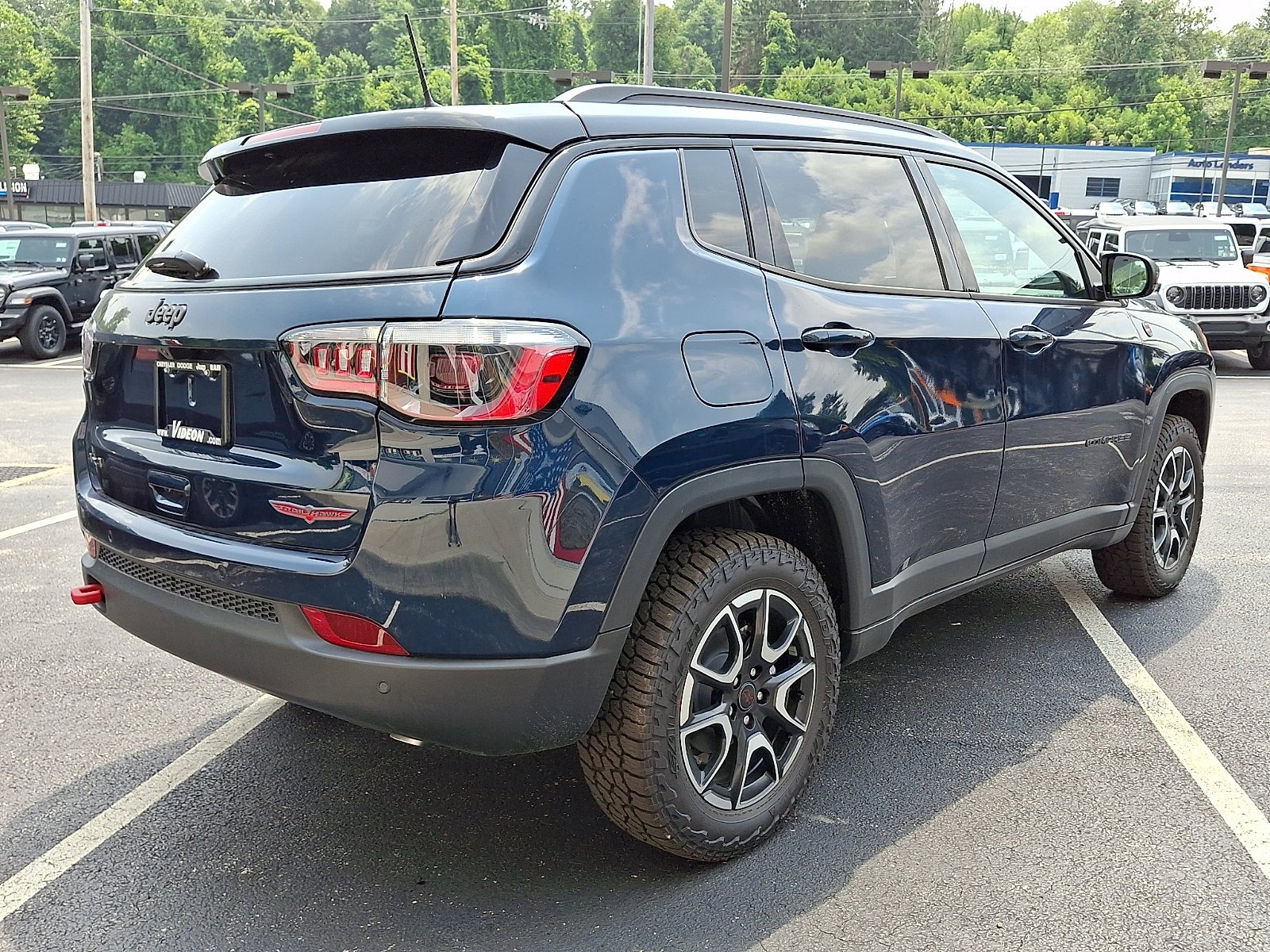New 2026 Fathom Blue Pearl-Coat Exterior Paint Jeep Trailhawk image 3