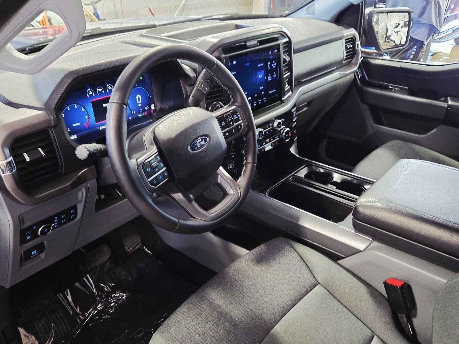 Used 2025 Atlas Blue FORD XLT image 17