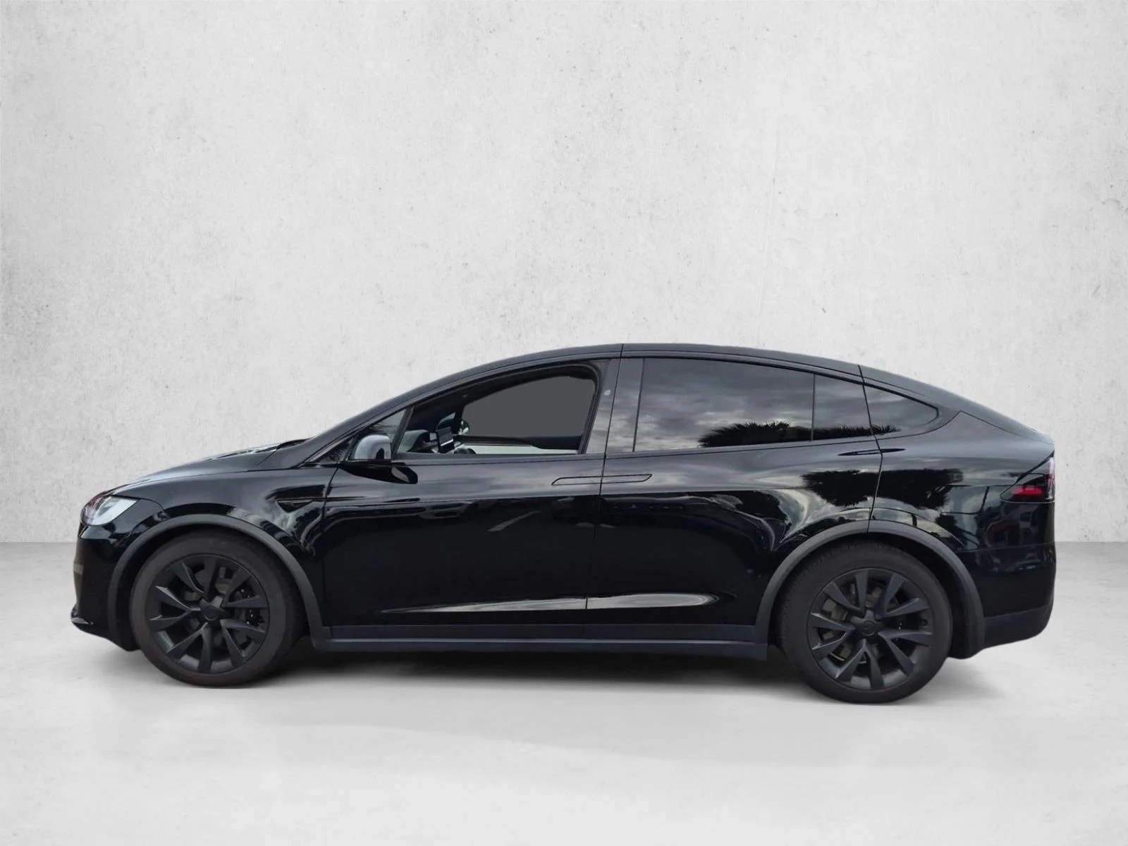 Used 2022 Black Tesla Plaid image 8