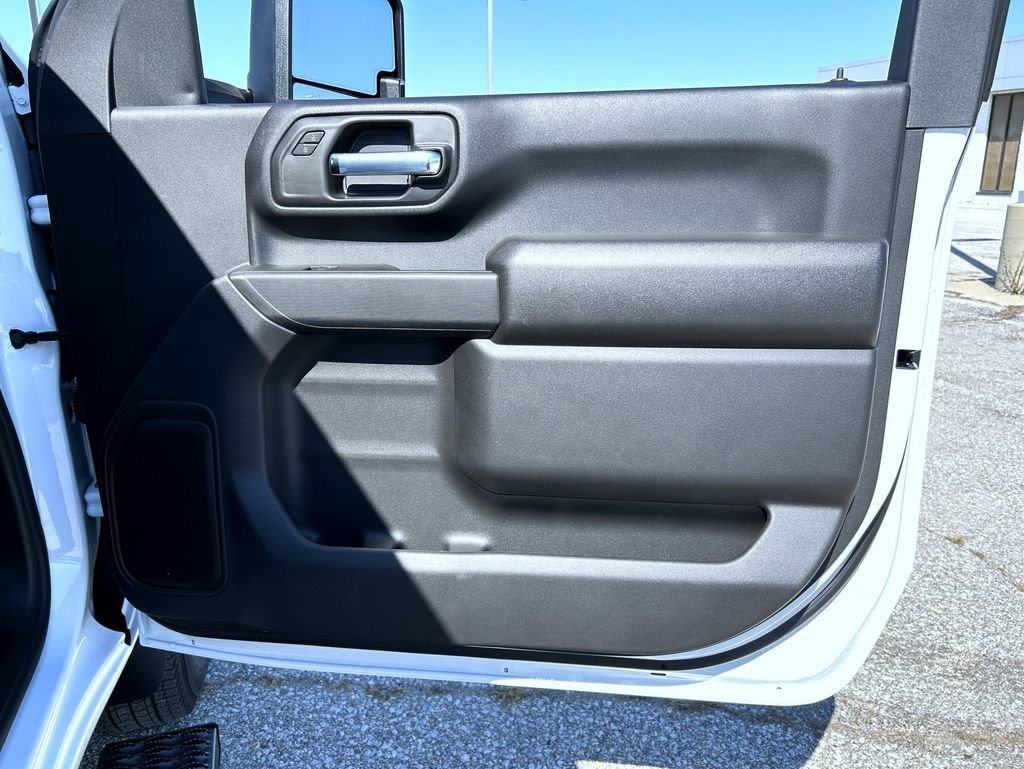 New 2026 Summit White Chevrolet Work Truck image 16