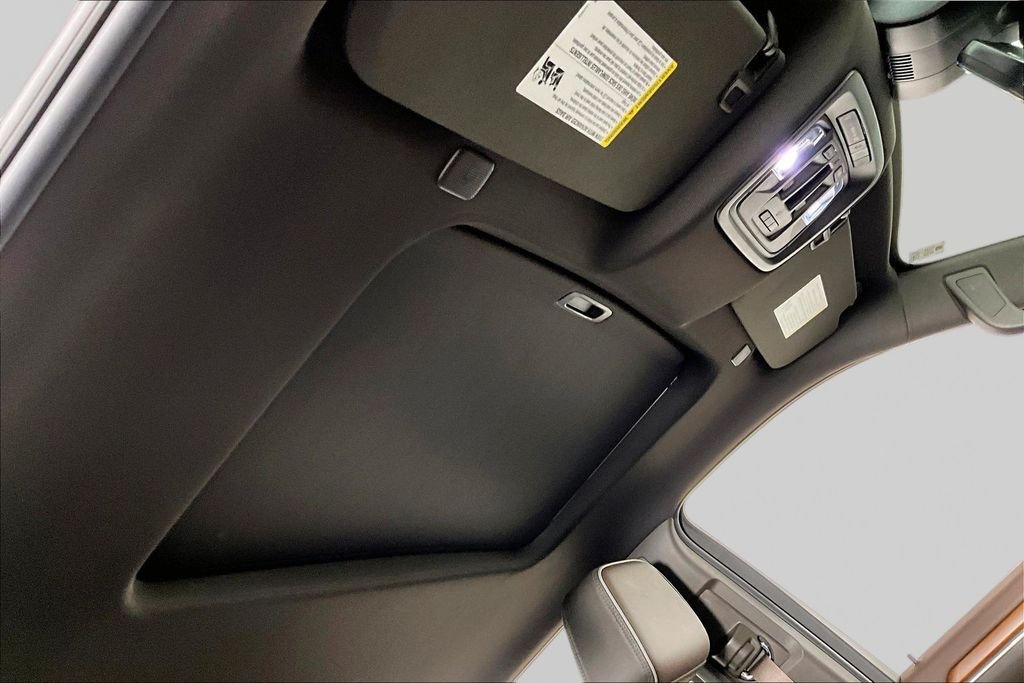 Used 2025 White GMC Denali image 27