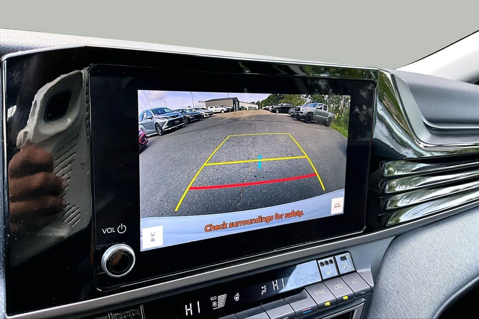 Used 2025 Ice Cap Toyota LE image 27