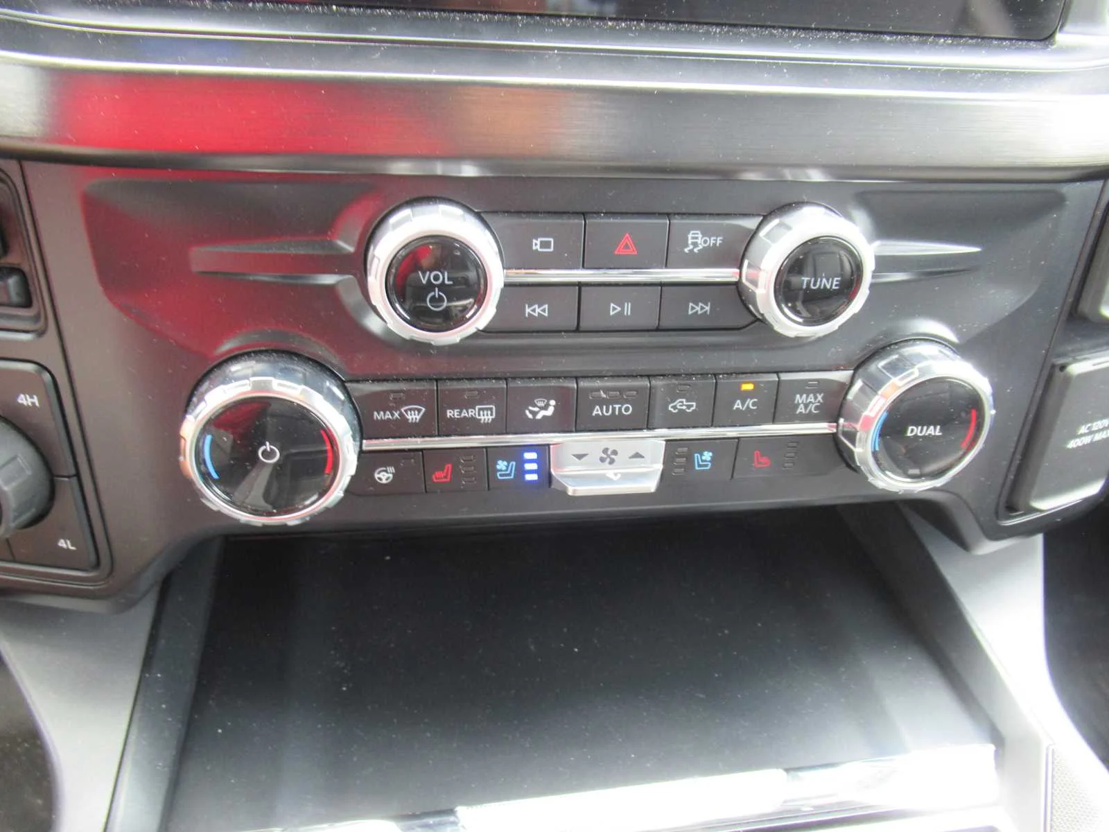 Certified Used 2026 Agate Black Ford LARIAT image 31