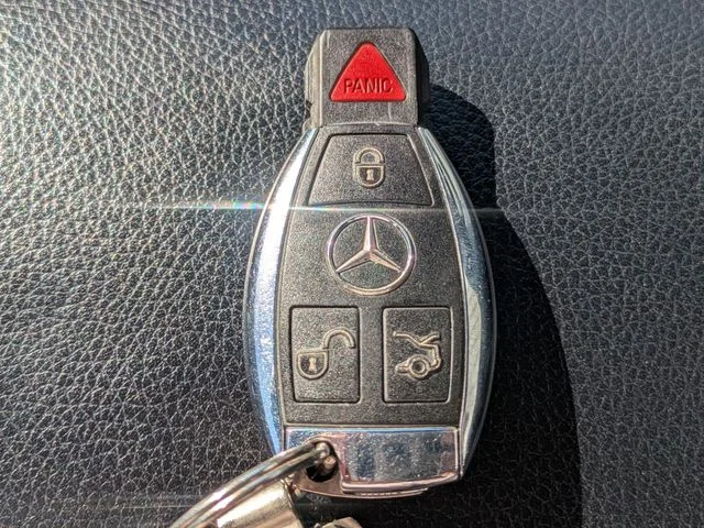 Used 2014 Diamond White Metallic Mercedes-Benz SLK 250 image 23