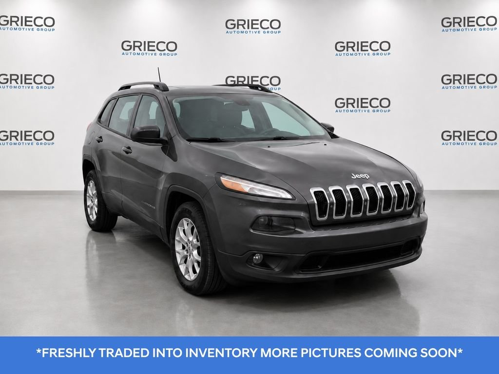 Used 2015 Gray Jeep Latitude image 1