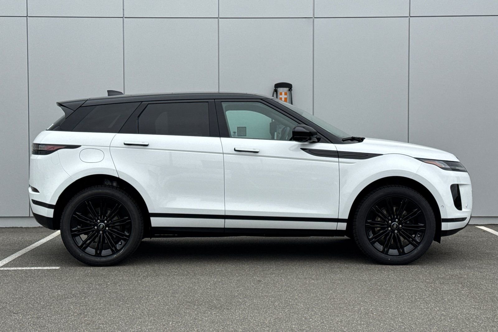 New 2026 Fuji White Land Rover S image 5