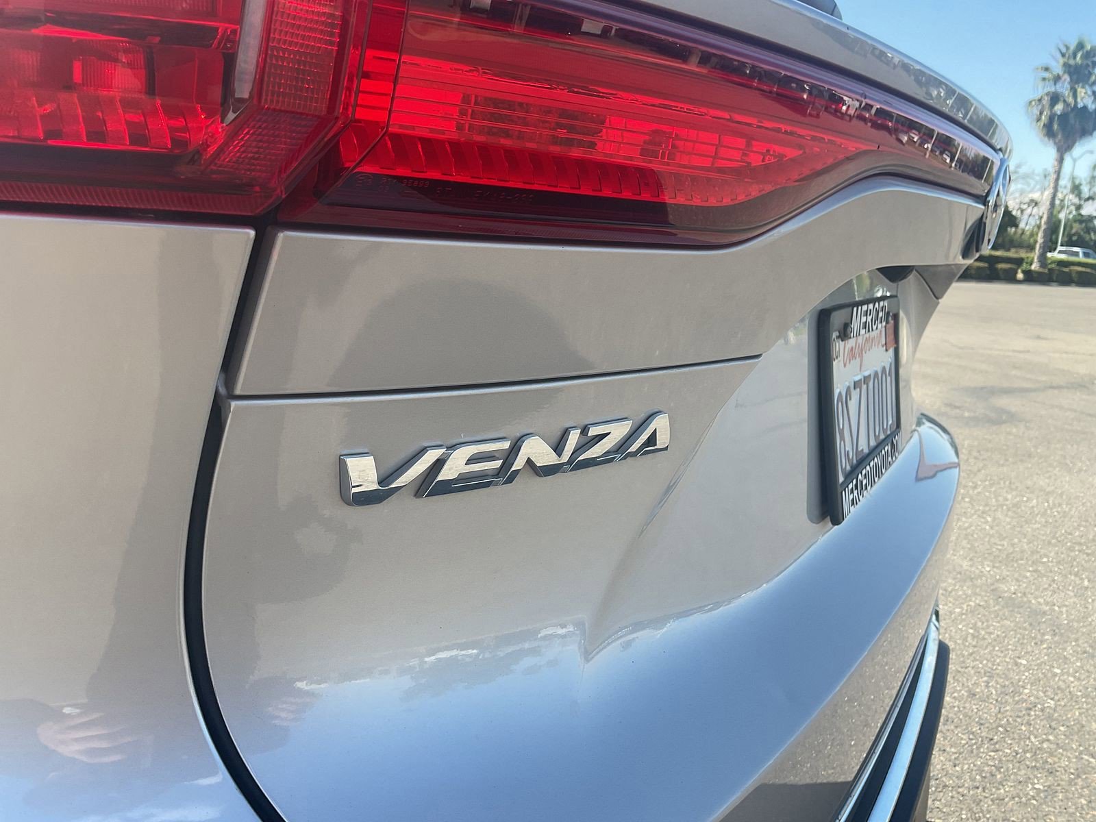 Used 2021 Titanium Toyota XLE image 9