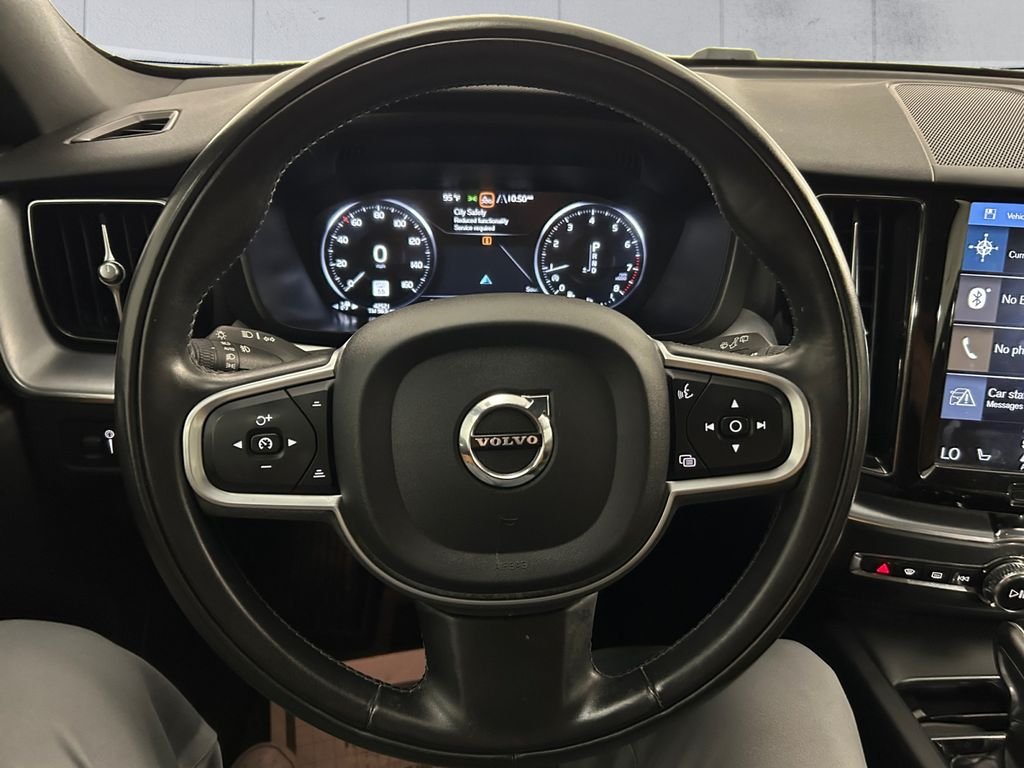 Used 2020 Blue Volvo T5 Momentum image 9