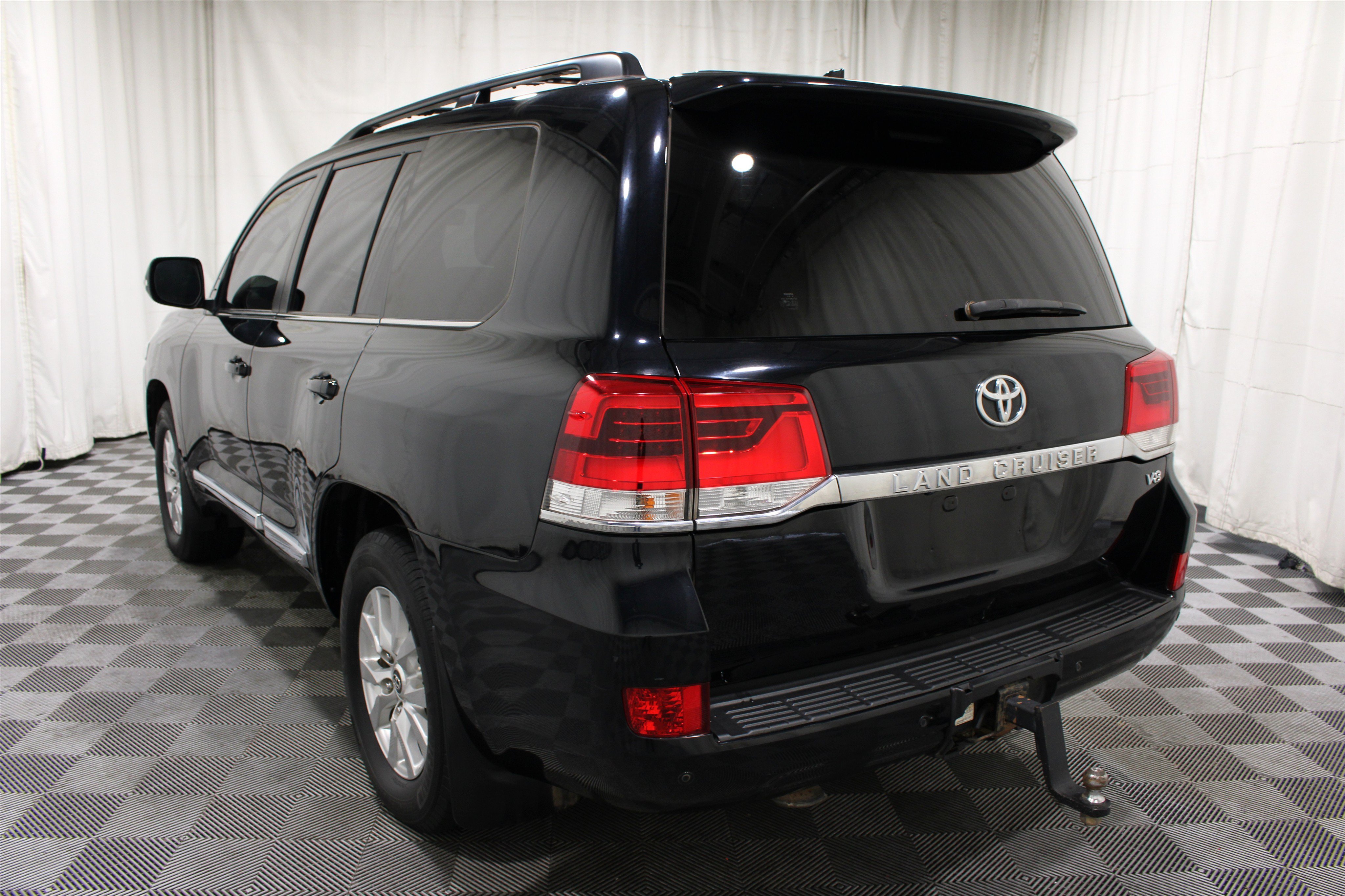 Used 2018 Midnight Black Metallic Toyota 4WD V8 image 31