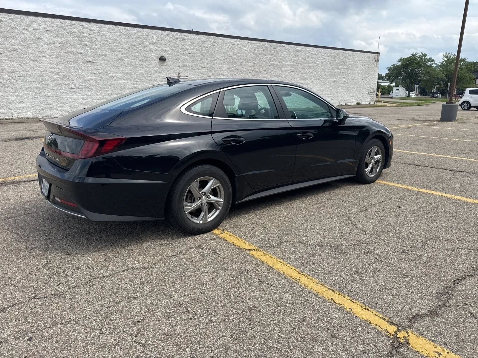 Used 2023 Onyx Black Hyundai SE image 25