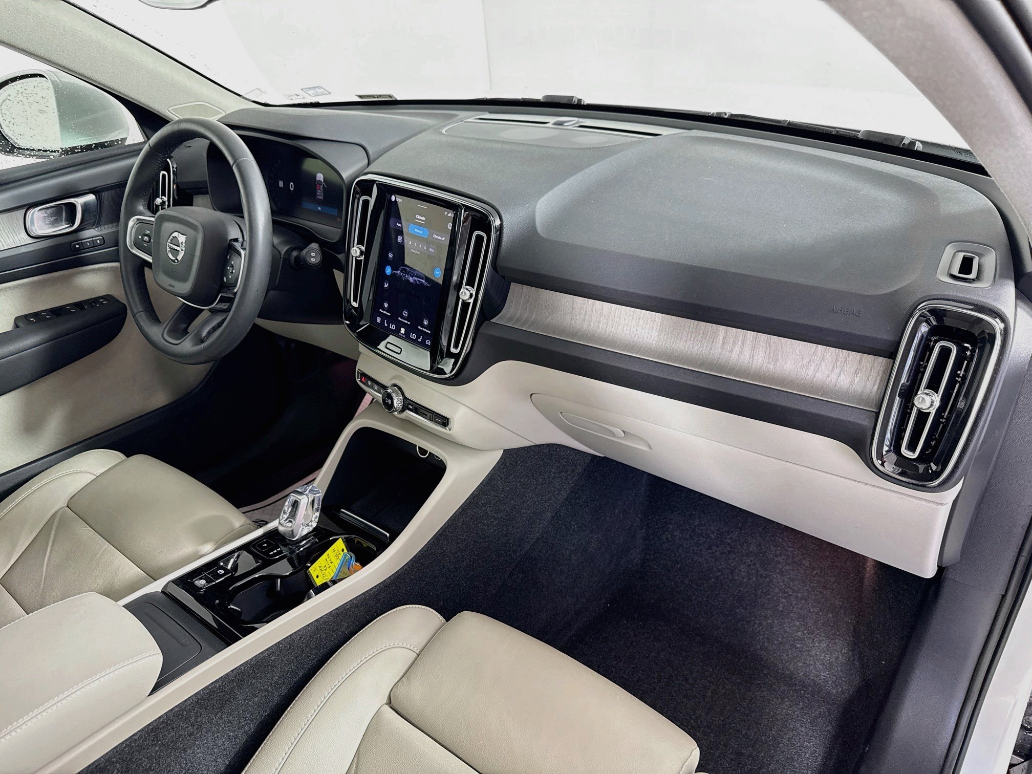 Used 2023 Crystal White Metallic Volvo Plus Bright Theme image 30