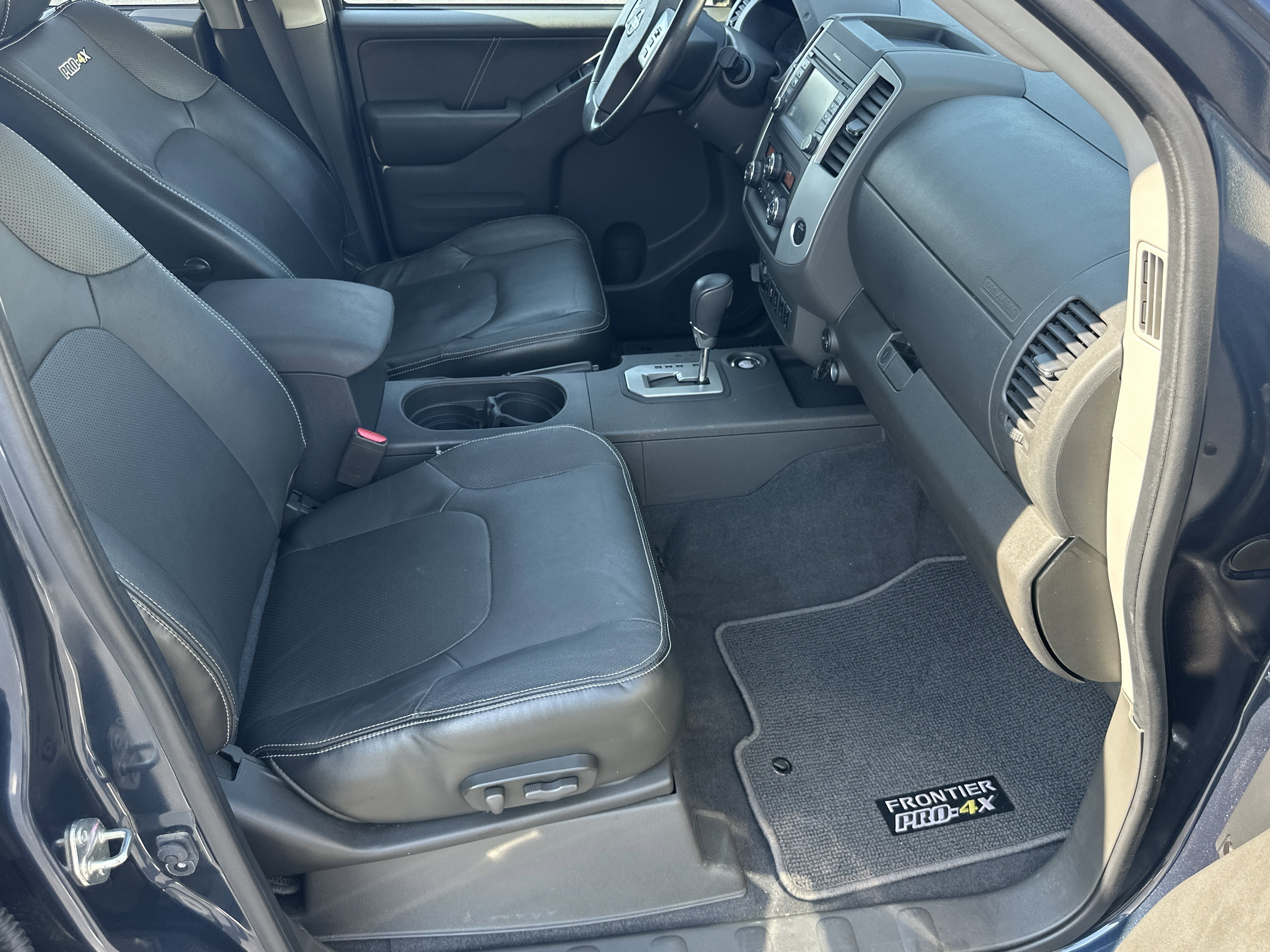 Used 2020 Arctic Blue Metallic Nissan PRO-4X image 13